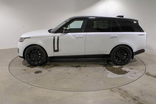 Ostuni Pearl White 2026 Land Rover Range Rover P400 SE 7 Seat