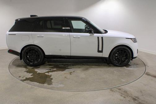 Ostuni Pearl White 2026 Land Rover Range Rover P400 SE 7 Seat