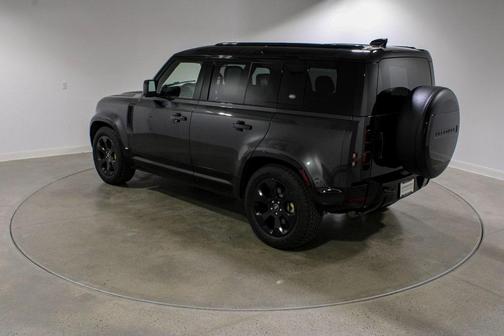 2022 Land Rover Defender 110 X-Dynamic SE