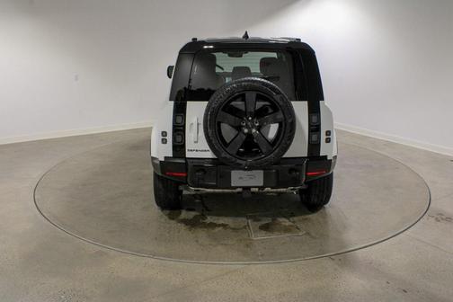 2026 Land Rover Defender 110 X-Dynamic SE