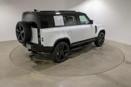 2026 Land Rover Defender 110 X-Dynamic SE