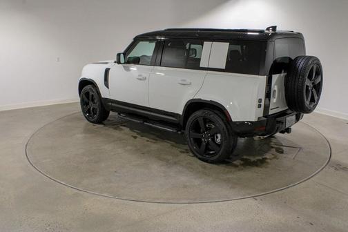 2026 Land Rover Defender 110 X-Dynamic SE