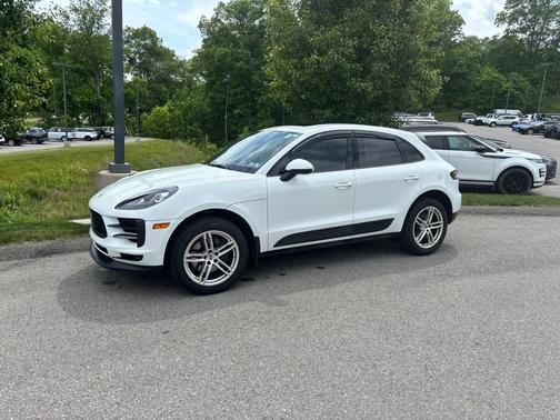 White 2021 Porsche Macan Base