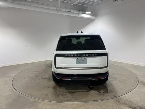 2025 Land Rover Range Rover P530 SE 7 Seat