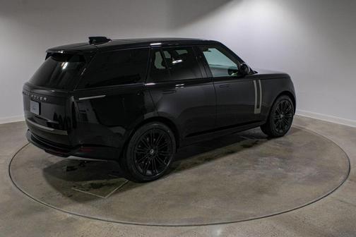 2025 Land Rover Range Rover P530 SE