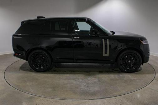 2025 Land Rover Range Rover P530 SE