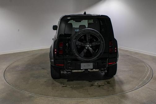 2025 Land Rover Defender P500 X-Dynamic SE