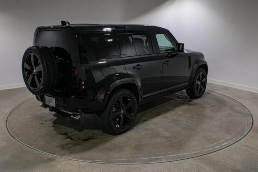 2025 Land Rover Defender P500 X-Dynamic SE