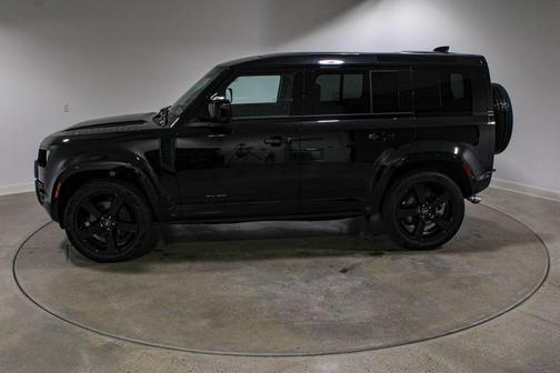 2025 Land Rover Defender P500 X-Dynamic SE