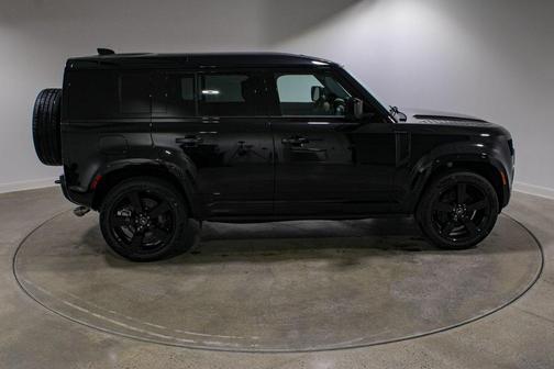 2025 Land Rover Defender P500 X-Dynamic SE