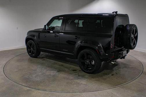 2025 Land Rover Defender P500 X-Dynamic SE