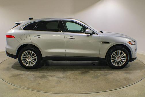 Indus Silver 2020 Jaguar F-PACE 25t Prestige