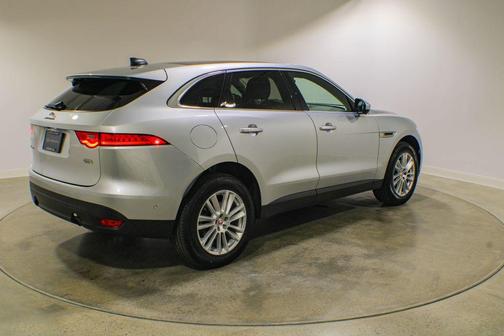 Indus Silver 2020 Jaguar F-PACE 25t Prestige