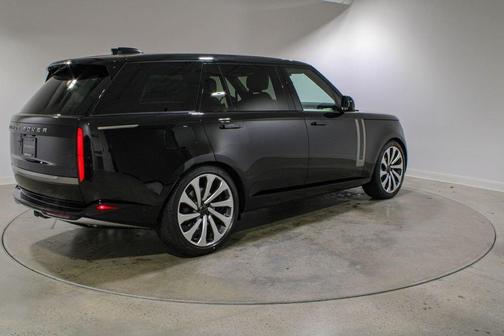 Santorini Black 2026 Land Rover Range Rover P530 SE LWB 7 Seat