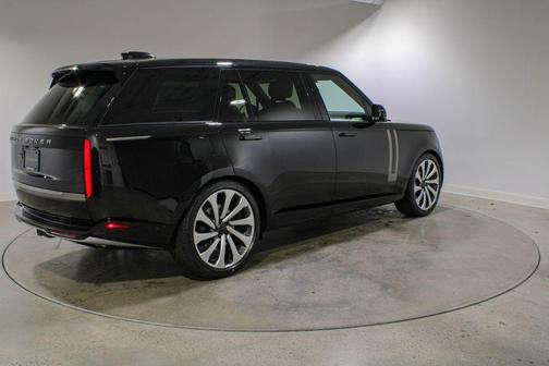 Santorini Black 2026 Land Rover Range Rover P530 SE LWB 7 Seat