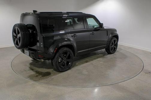 2026 Land Rover Defender 110 X-Dynamic SE