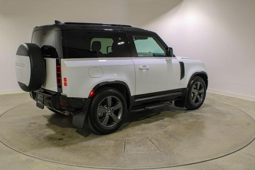 Fuji White 2025 Land Rover Defender P400 X-Dynamic SE