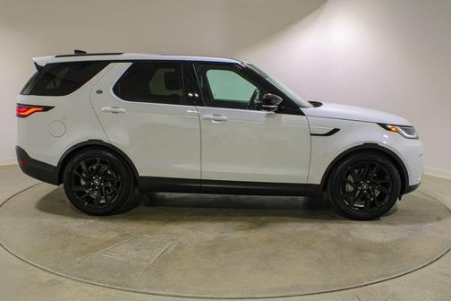 Fuji White 2025 Land Rover Discovery P300 S