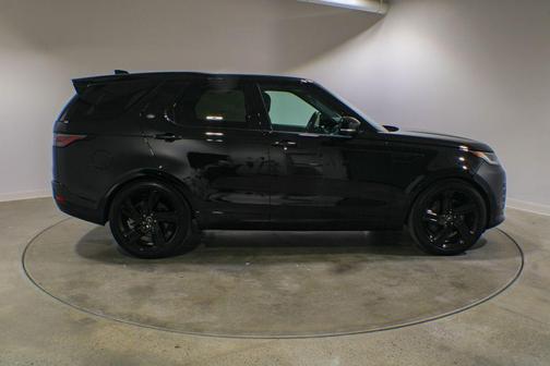 Santorini Black 2025 Land Rover Discovery P360 Dynamic SE