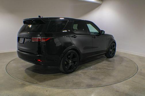 Santorini Black 2025 Land Rover Discovery P360 Dynamic SE