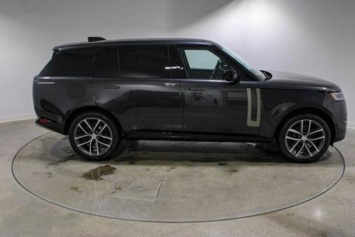 2025 Land Rover Range Rover P400 SE 7 Seat
