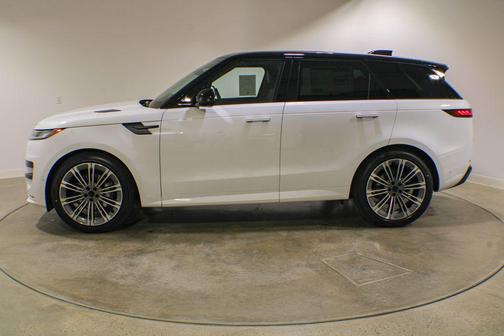 Ostuni Pearl White 2026 Land Rover Range Rover Sport P400 Dynamic SE