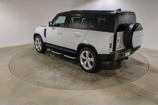 2024 Land Rover Defender P400 X-Dynamic SE