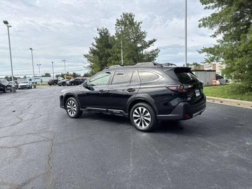 Crystal Black Silica 2024 Subaru Outback Limited
