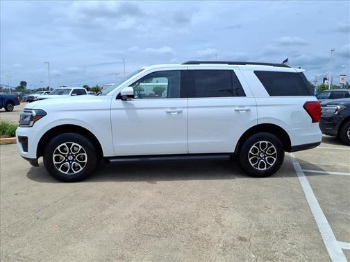 White 2024 Ford Expedition XLT