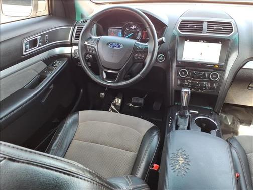 White Platinum;char Blk/Gry Lth W/Al Sde 2017 Ford Explorer XLT