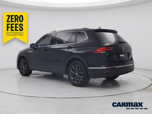 Black 2023 Volkswagen Tiguan SE