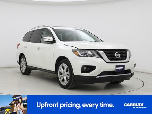 White 2018 Nissan Pathfinder SL