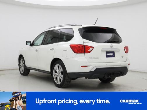 White 2018 Nissan Pathfinder SL