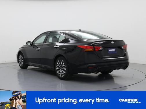 Black 2023 Nissan Altima SV