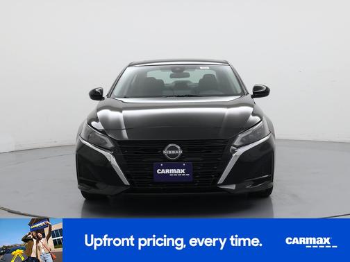 Black 2023 Nissan Altima SV