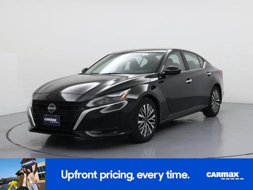 Black 2023 Nissan Altima SV