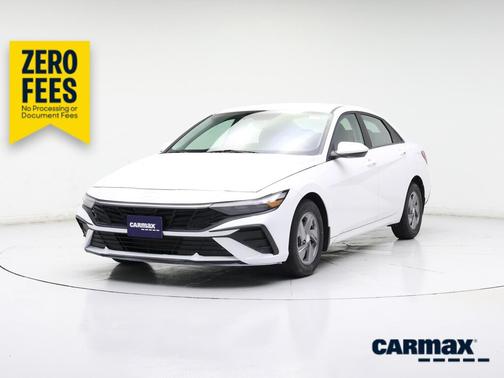 White 2024 Hyundai ELANTRA SE