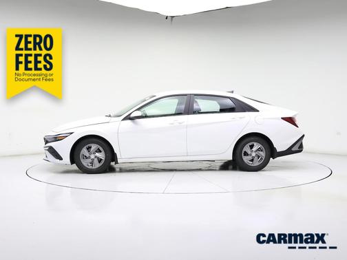 White 2024 Hyundai ELANTRA SE