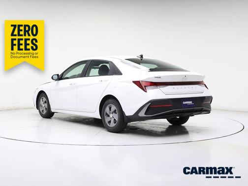 White 2024 Hyundai ELANTRA SE