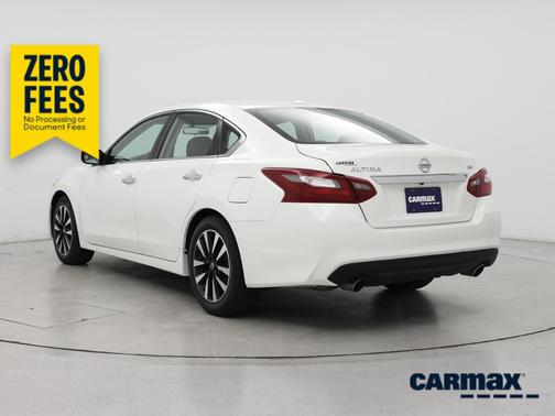 White 2018 Nissan Altima SV