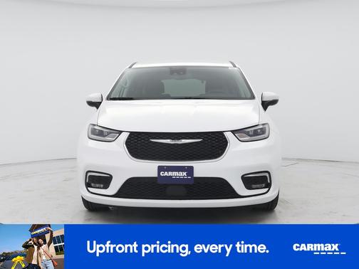 White 2023 Chrysler Pacifica Touring L