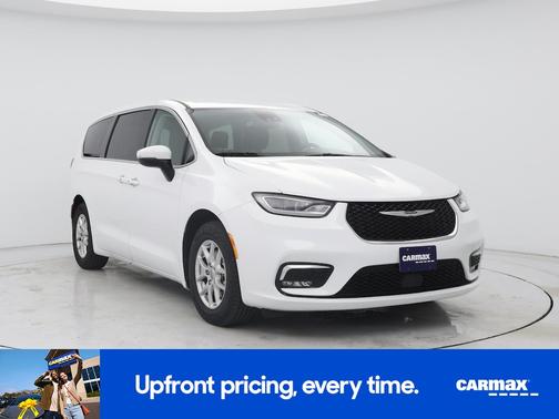 White 2023 Chrysler Pacifica Touring L