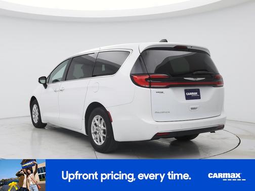 White 2023 Chrysler Pacifica Touring L