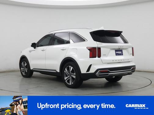 White 2022 Kia Sorento Plug-In Hybrid SX
