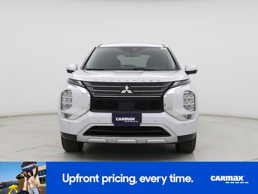 White 2023 Mitsubishi Outlander PHEV SE