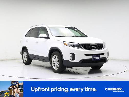 White 2014 Kia Sorento LX