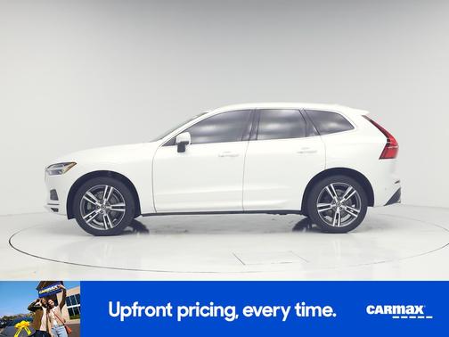 White 2018 Volvo XC60 T6 Momentum