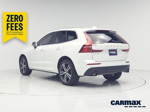 White 2018 Volvo XC60 T6 Momentum