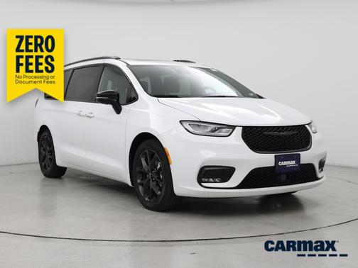 White 2025 Chrysler Pacifica Limited