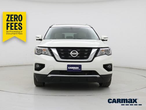 White 2018 Nissan Pathfinder SL